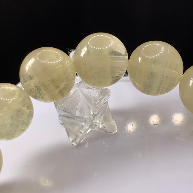 3.ミルキーイエローフローライトブレスレット