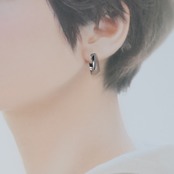 大人クールに！シルバースクエア ピアスsimple silver series mm1049