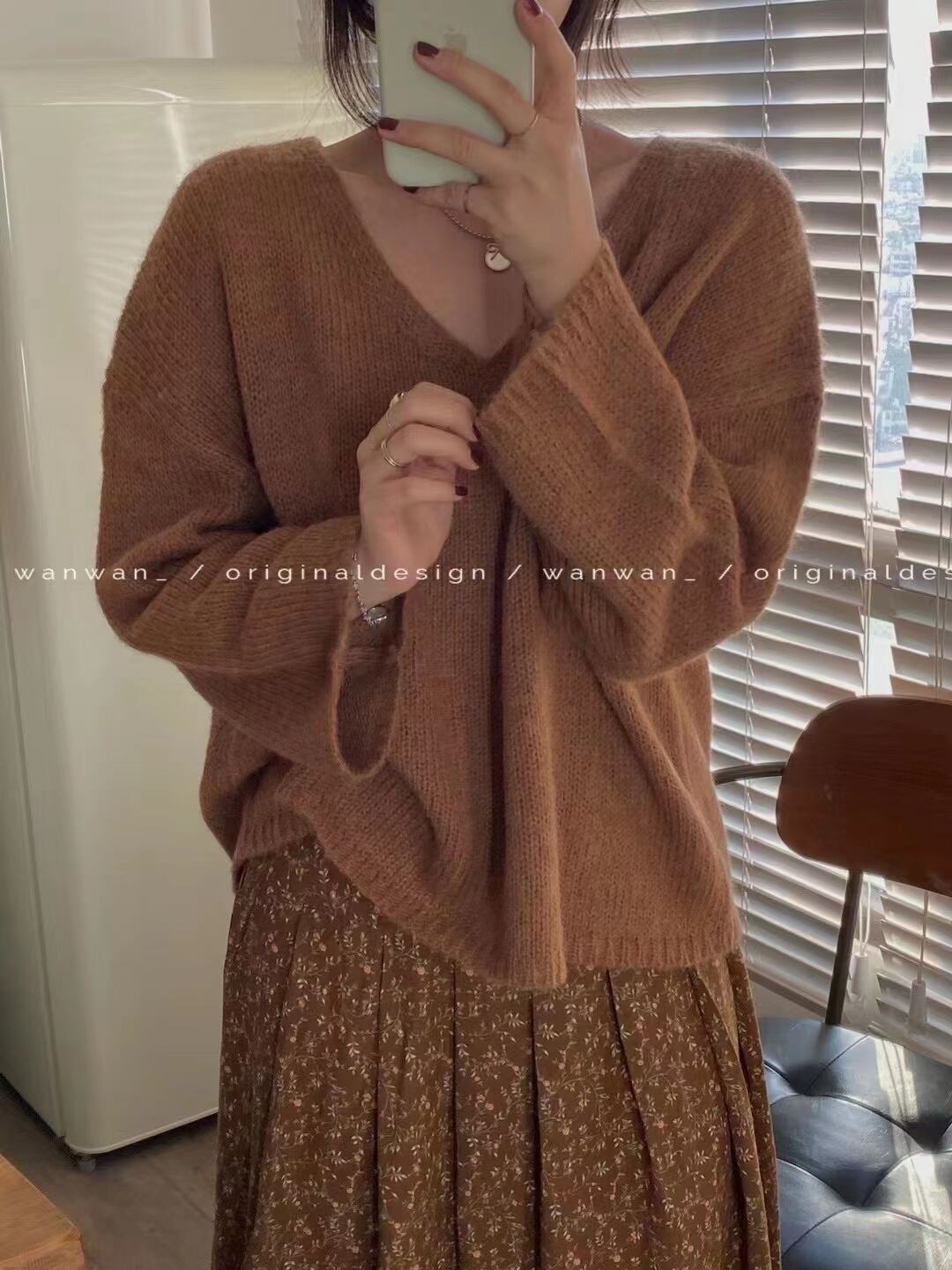 Vネックニット　AJ2085-772