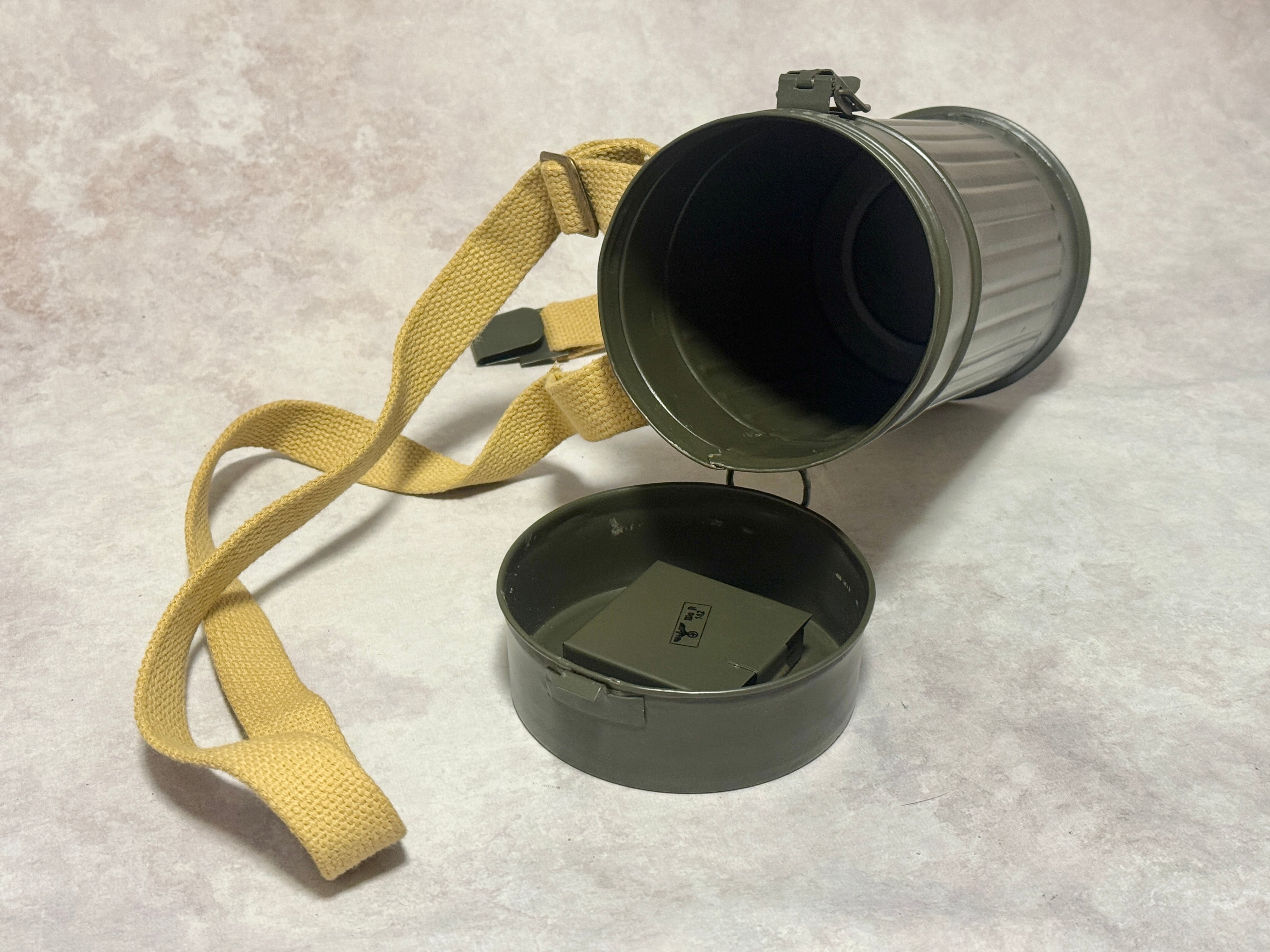 WWIIドイツ軍 M30ガスマスクコンテナ 35年型（収納缶
