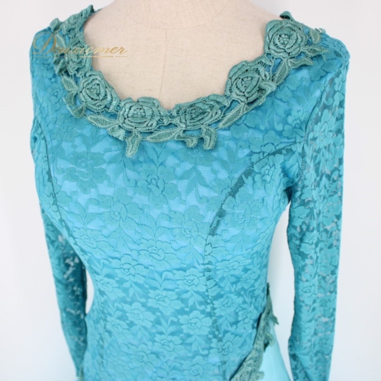 社交ダンス 衣装 スタンダード ドレス ワンピース パーティドレス prima boutique プリマブティック ライトブルー系 水色 長袖 レース 薔薇 おしゃれ かわいい 高級感 華やか フォーマル パーティー セクシー ダンス らくらく着用 夏用 ヘビロテ シンプル デザイン おすすめ 上品 レディース 軽やか シフォン素材 ドレスアップ ステージ衣装 社交的な雰囲気 パーティーシーン コスチューム