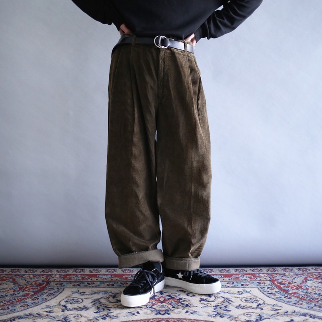 2-tuck tapered silhouette khaki wide corduroy pants