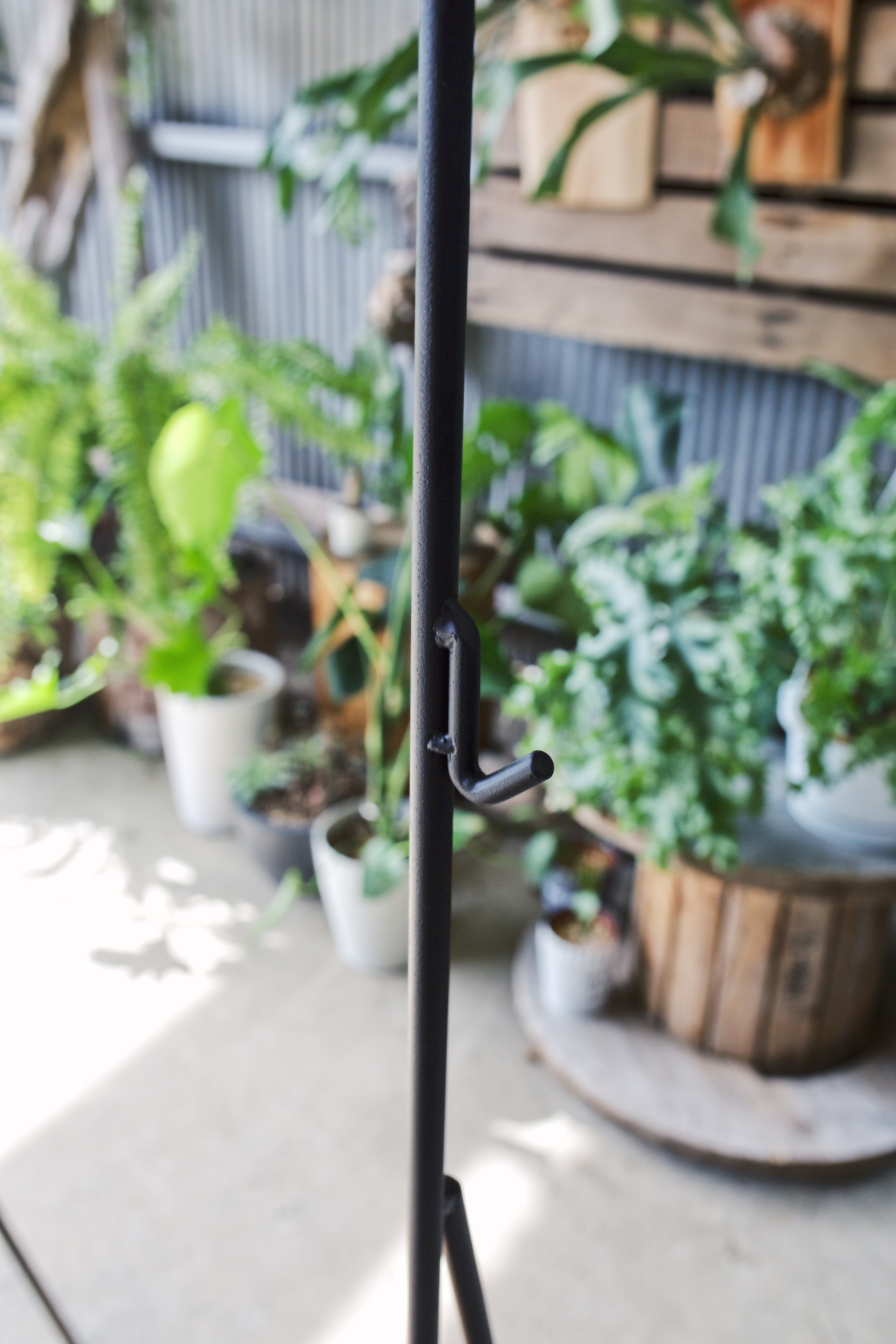 LM HUNGER RACK 1 | LIV FACTORY