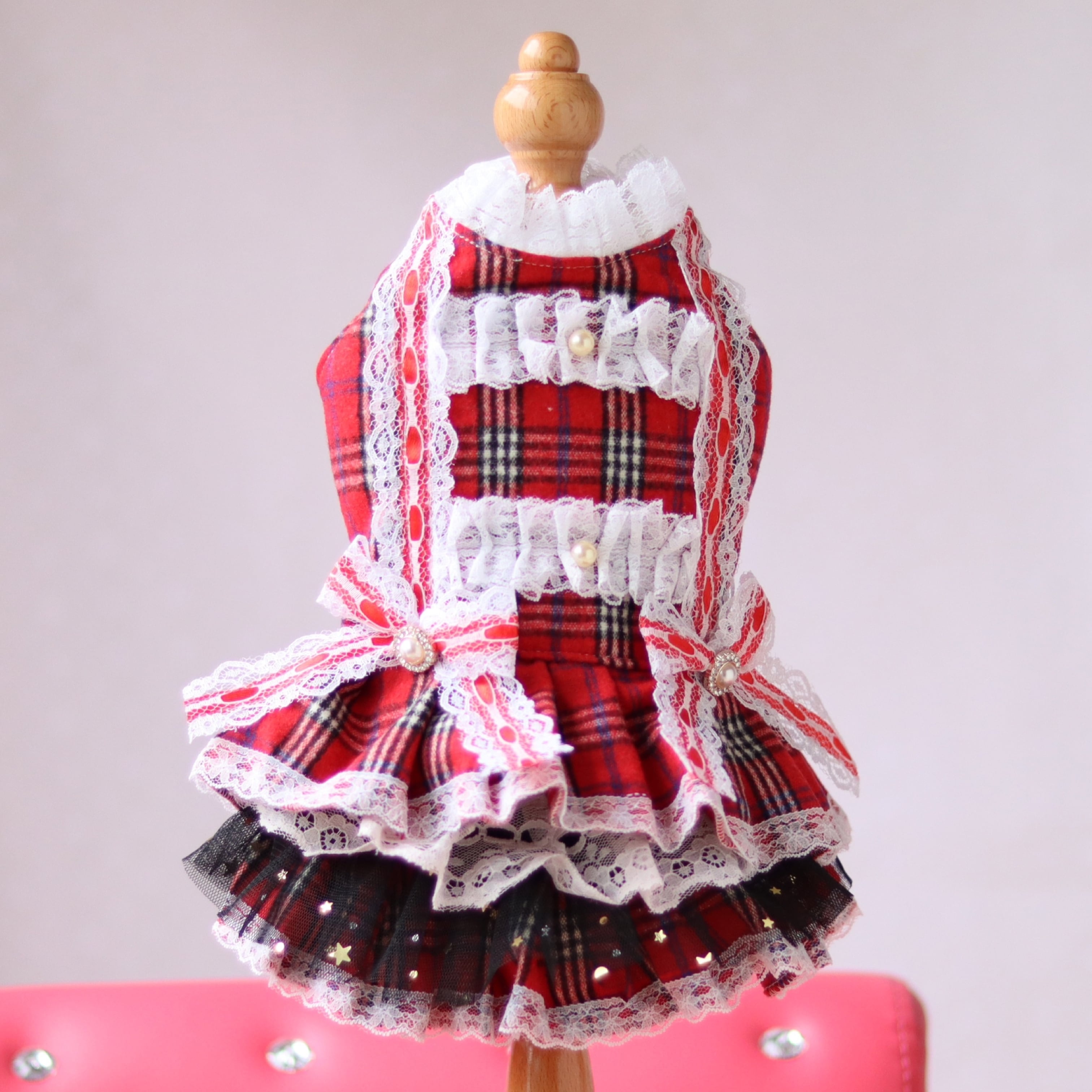 【送料無料】ストロベリーのふりふりワンピース風スタイ 送料無料】ストロベリーのふりふりワンピース風スタイ