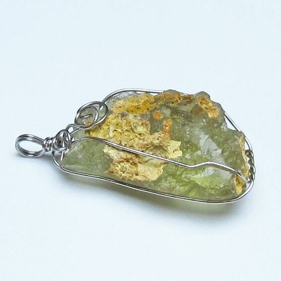 リビアングラス ペンダント 一点物 おまかせ便 112-13852