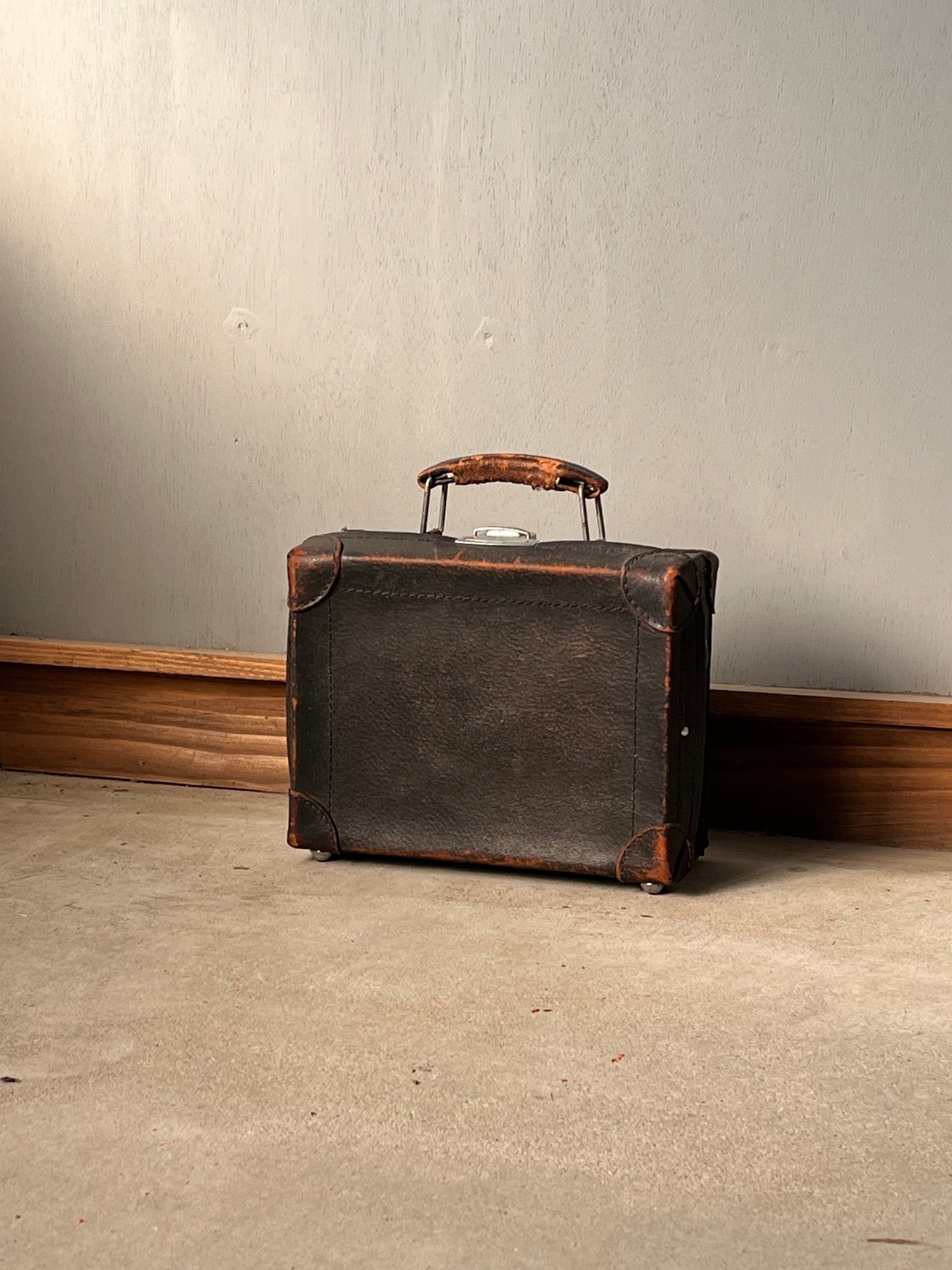 黒のミニトランク