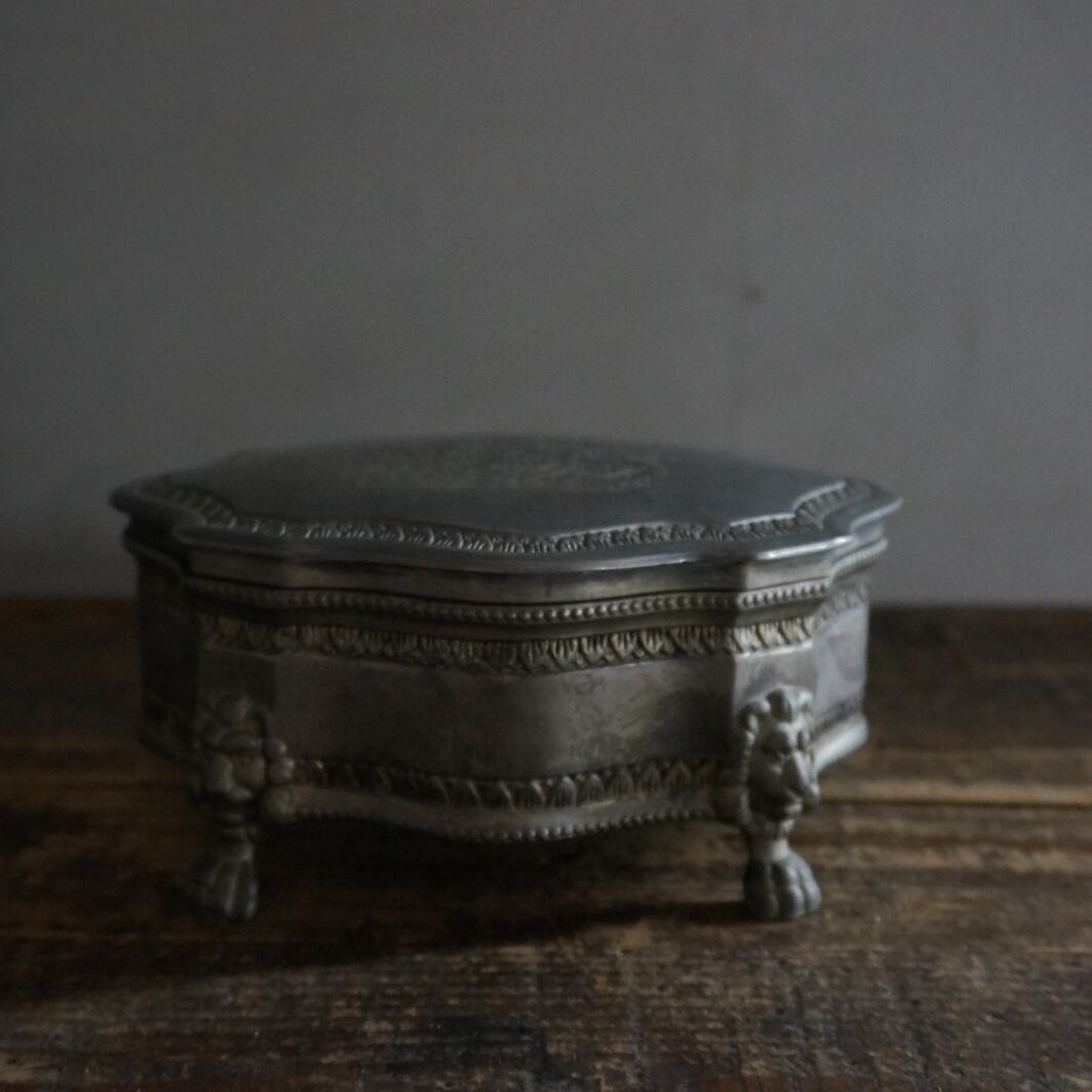 古いフランスのジュエリーボックス