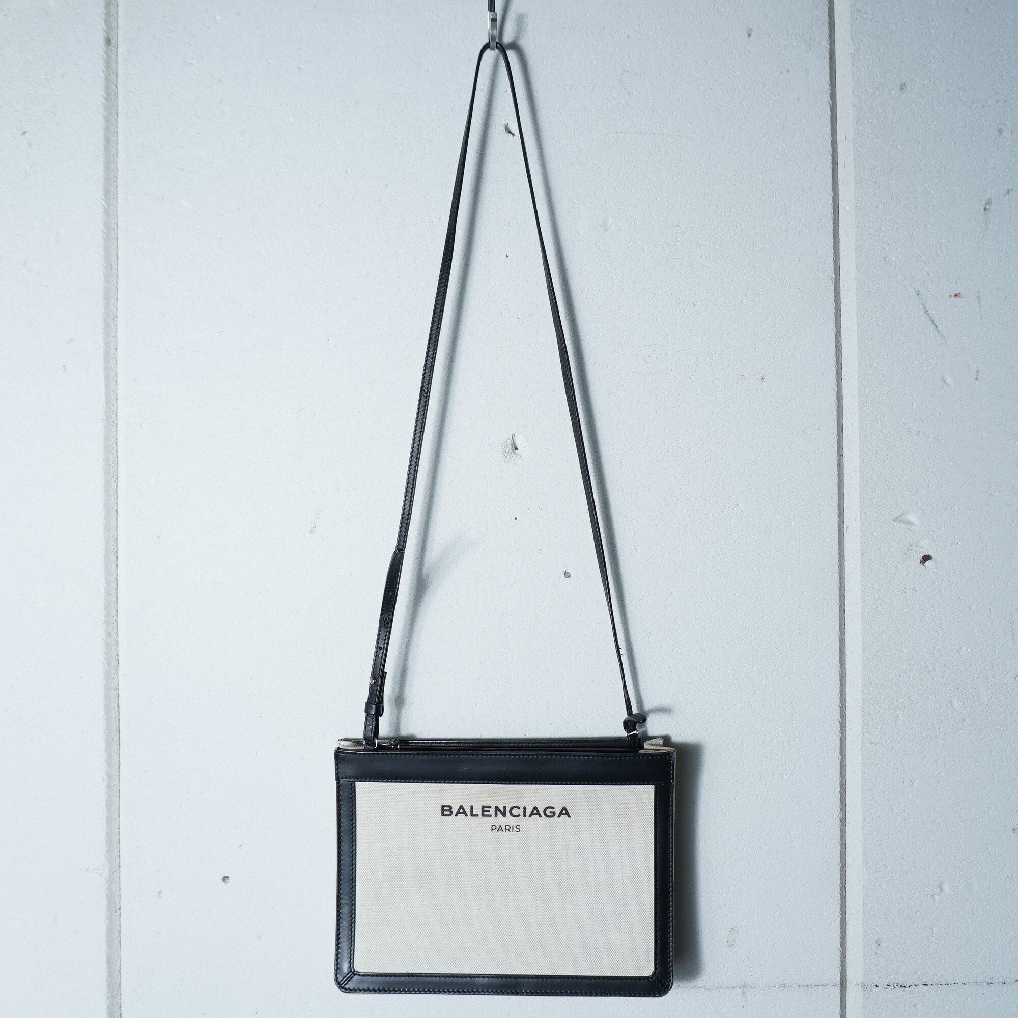 BALENCIAGA】バレンシアガ ロゴ入キャンバス・レザーショルダーバッグ