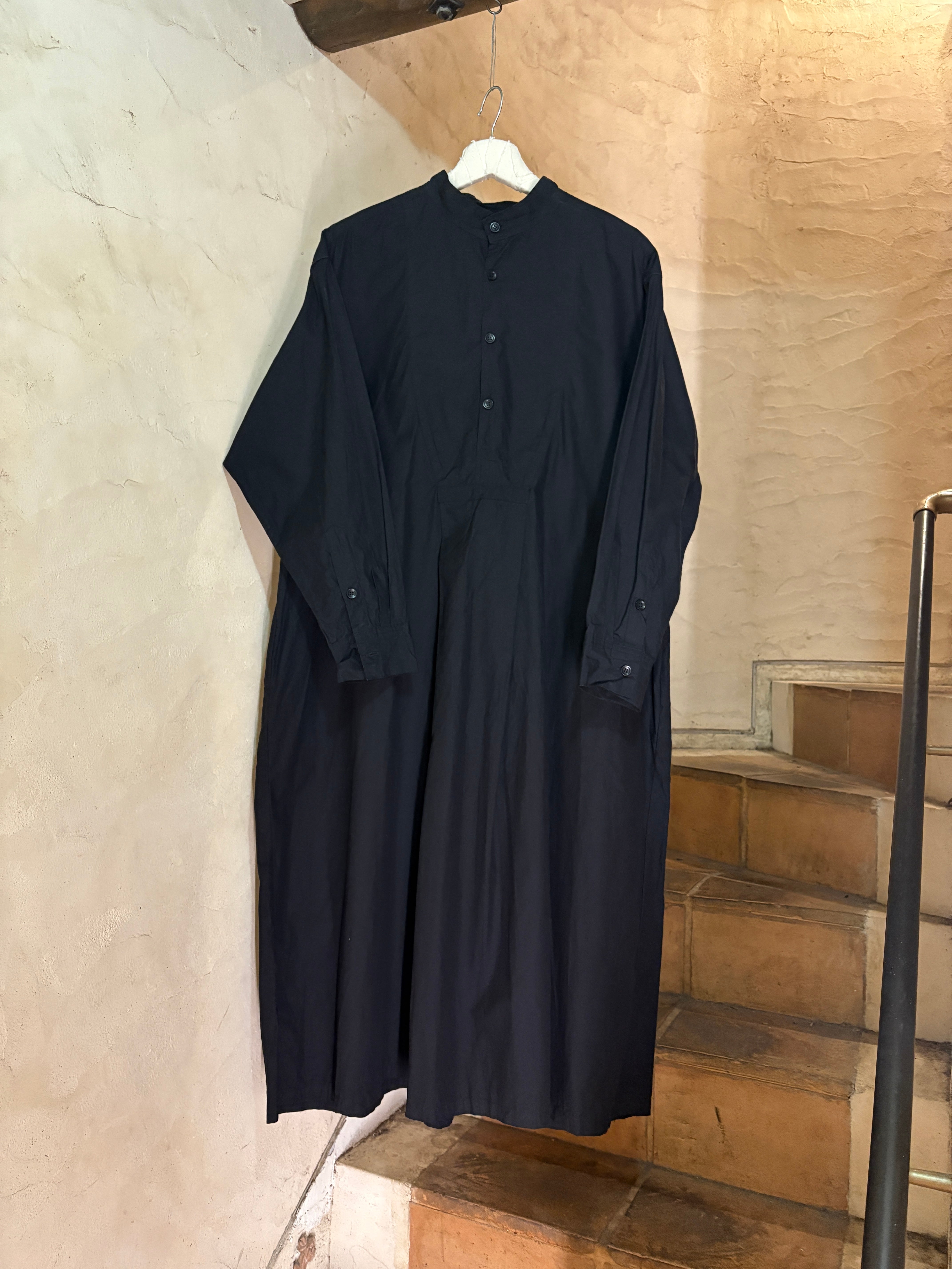 VERITECOEUR | FRONT YOKE DRESS-black