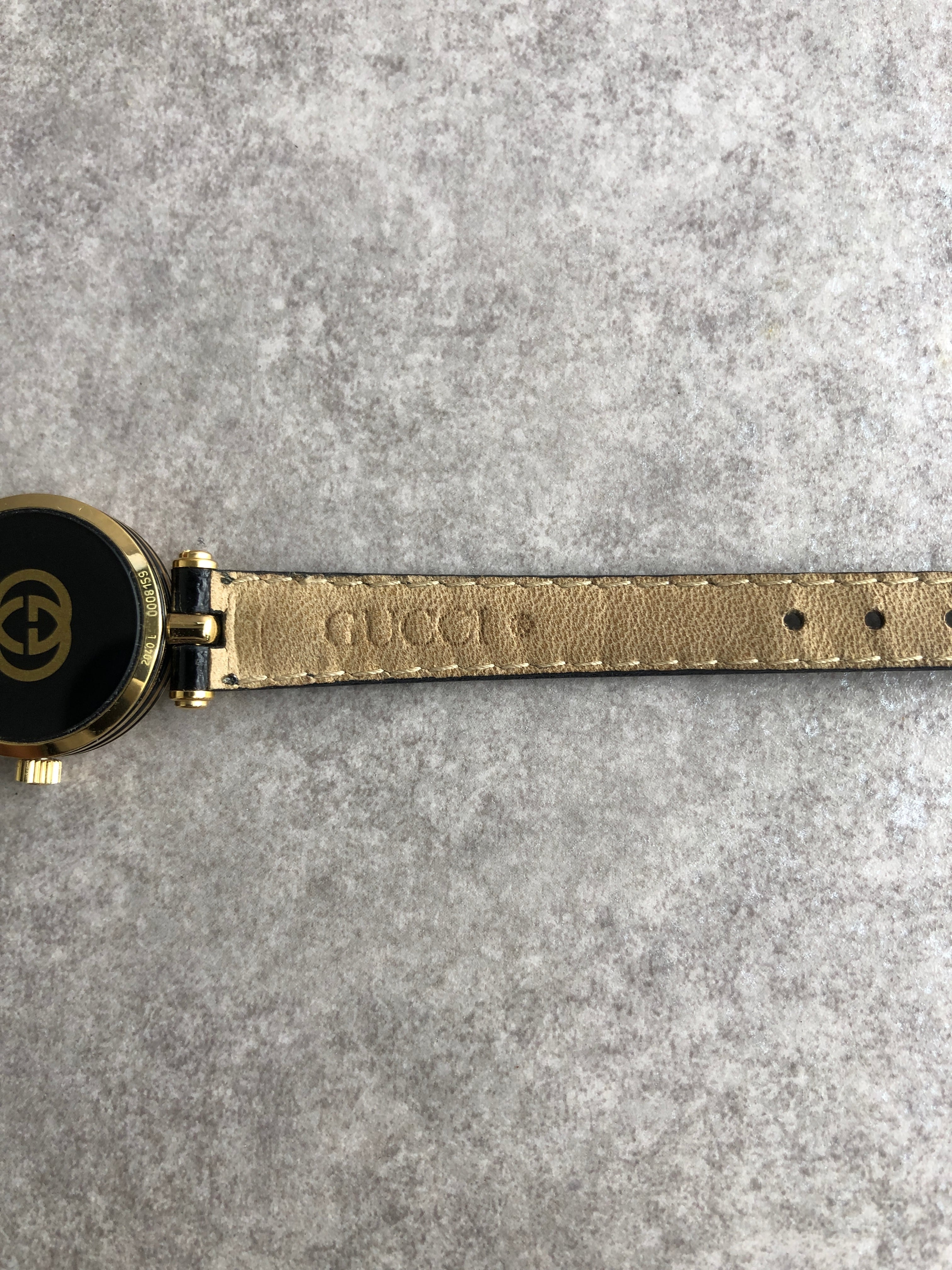 GUCCI グッチ 腕時計 ゴールド ブラック ラウンドフェイス レザー