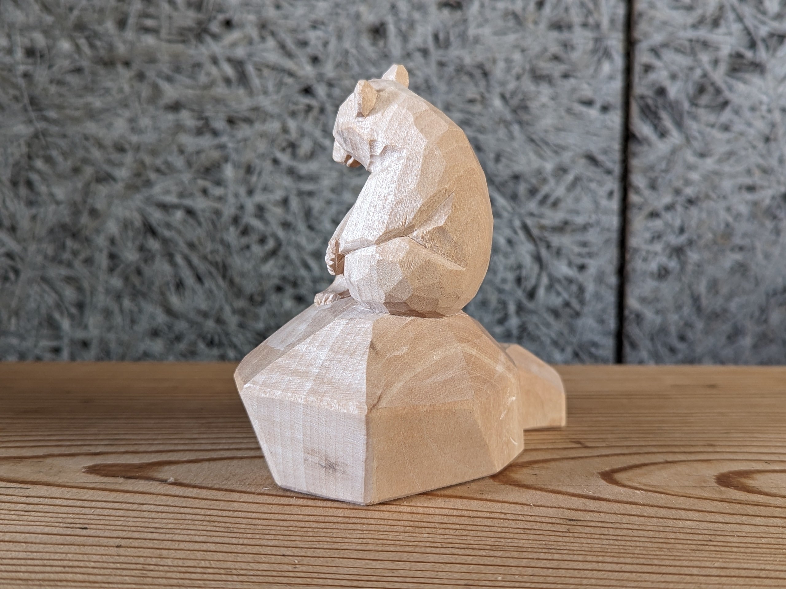 賀上隼敬 台座つきの熊 #9「師範」 | 木彫りの熊 | inoya | Basic