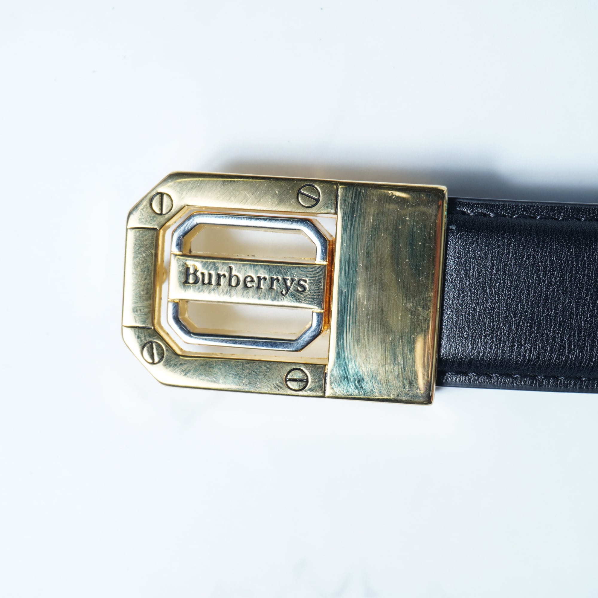 [美品/未使用]Burberryバーバリーレザー ベルト ゴールドバックル BURBERRY】バーバリー ロゴ入りゴールドバックルレザーベルト black