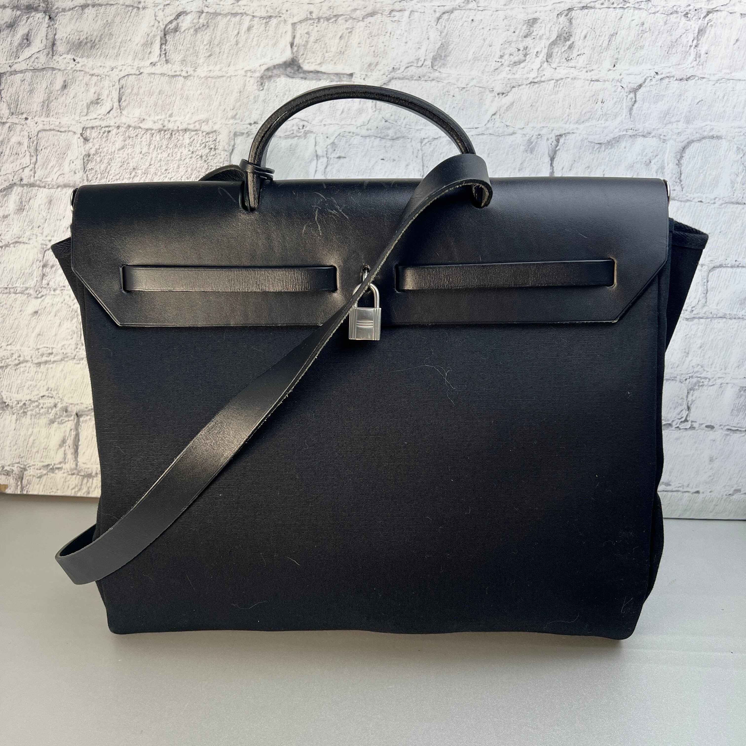 HERMES エールバッグ 黒 【公式通販】