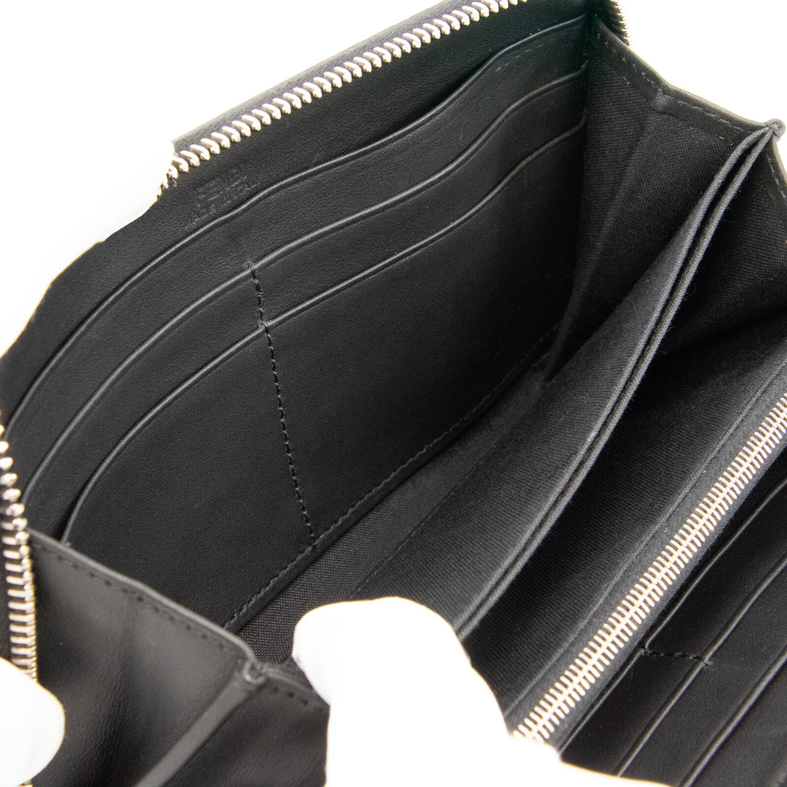 本物・送料無料・美品】フェンディ・長財布・ラウンドファスナー