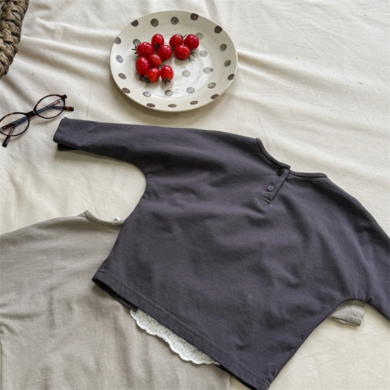 秋レース切り替え長袖Tシャツ2色