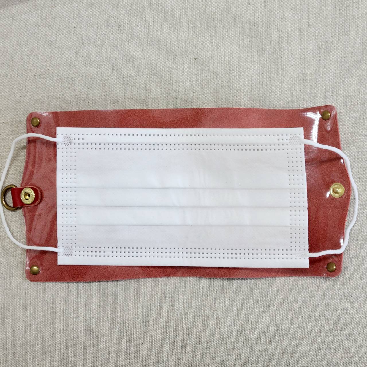 レザーマスクカバー小(レッド)【HASAMU】 不織布マスク用 ビニール仕様 Le Coeur