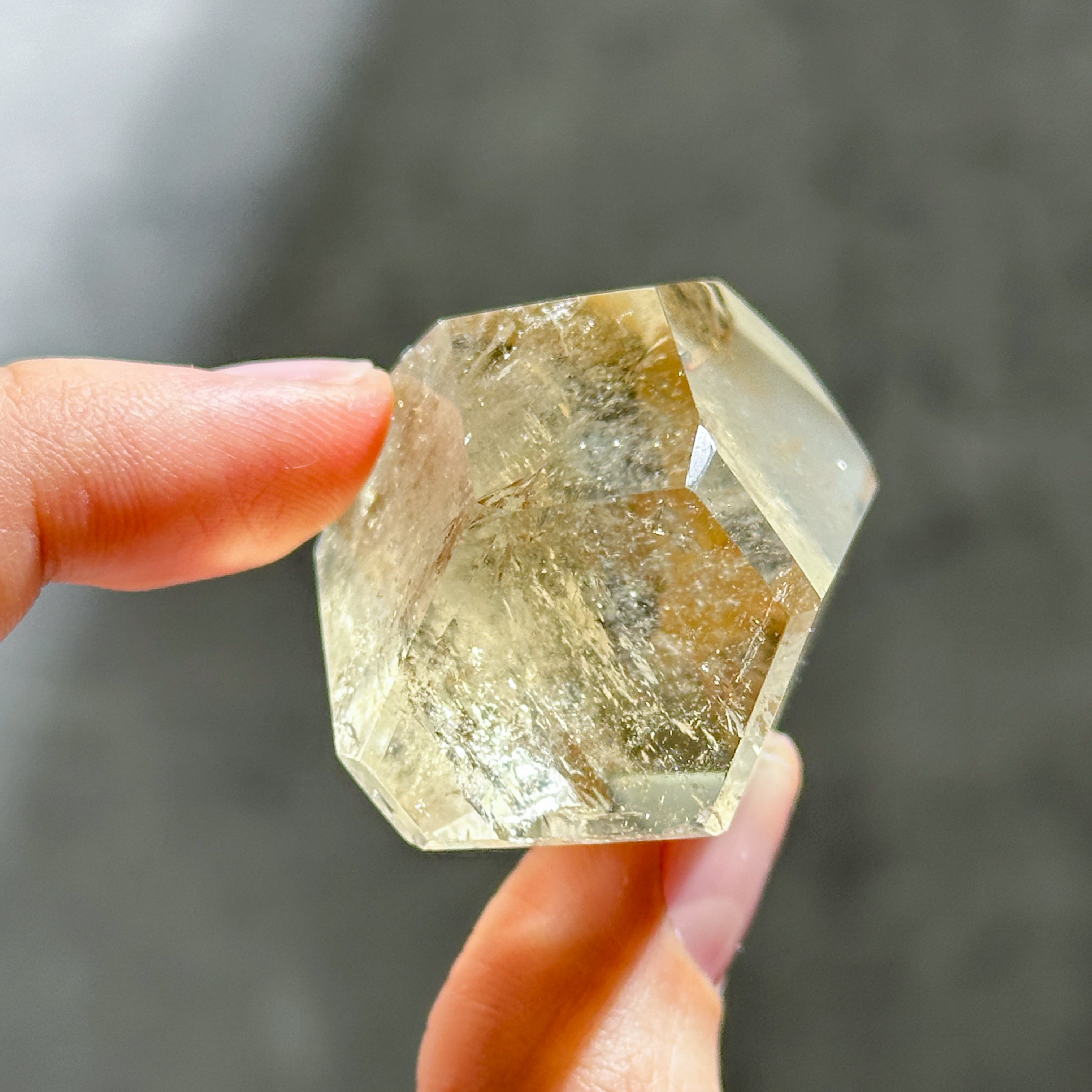 虹◎シトリン（黄水晶） フリーフォーム05◇ Citrine ◇ 天然石・鉱物