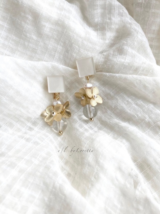 Color square mat flower tassel pierce/earring(Off-white) [cc]
