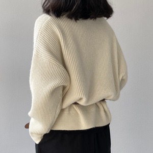 deep v-neck knit　J00353