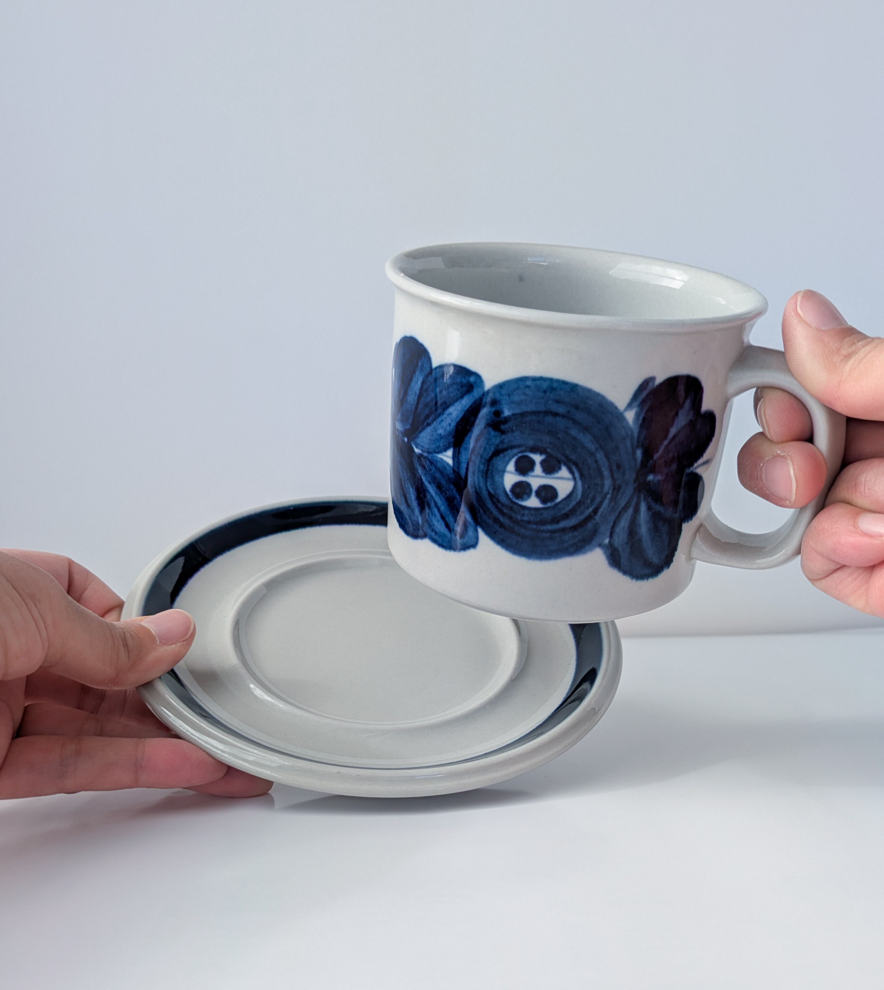 ARABIA anemone/アラビア アネモネ ビアマグ Dハンドル | のんびり北欧気分