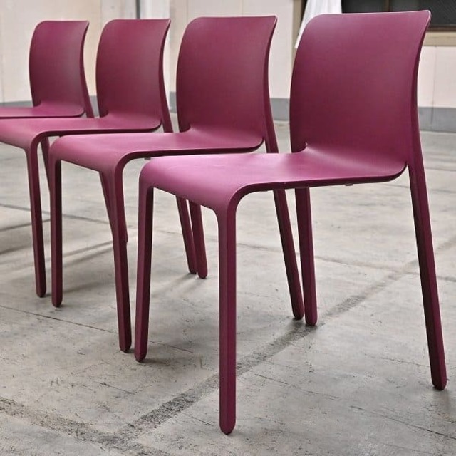 イタリア製 MAGIS 17万「CHAIR FIRST/チェア ファースト」4脚セットa スタッキングチェア ザ・コンランショップ取り扱い アームレスチェア【中古家具/中古インテリア/USED家具ユーズド家具/リサイクル】