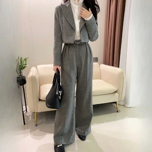 パンツスーツ セットアップ ジャケット スーツ 送料無料 レディース 上下セット ベルト ヘリンボーン シングルブレスト センタープレス クロップドパンツ ツータック スラックス テーラードジャケットオフィスカジュアル ビジネス 通勤 オールシーズ フォーマル ママコーデ セレモニー カジュアル きれいめカジュアル 大人女子 無地 春 秋 冬 大人 学生 韓国系 お出かけ 外出 着回し コーディネート 重ね着 休日 特別な日 記念日 普段着 おしゃれ シンプル 細見せ グレー S M L