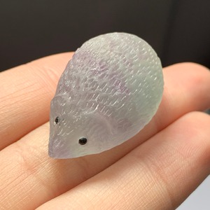 89優しい色合いフローライトハリネズミさん