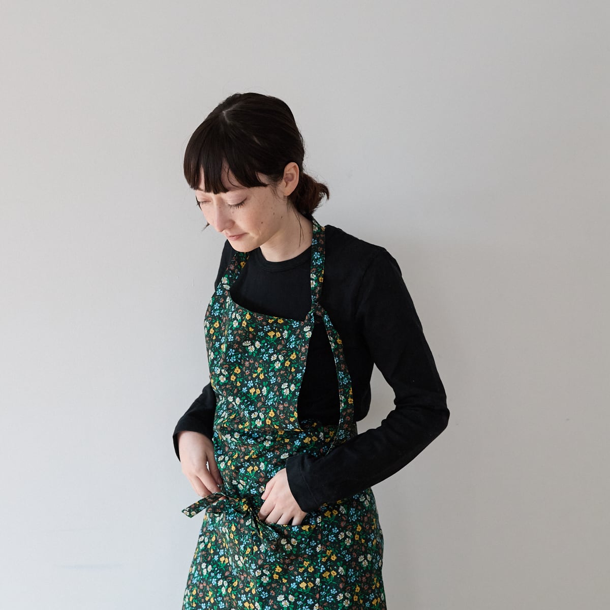 SQUARE APRON / LIBERTY Maria (black) | エプロン商会
