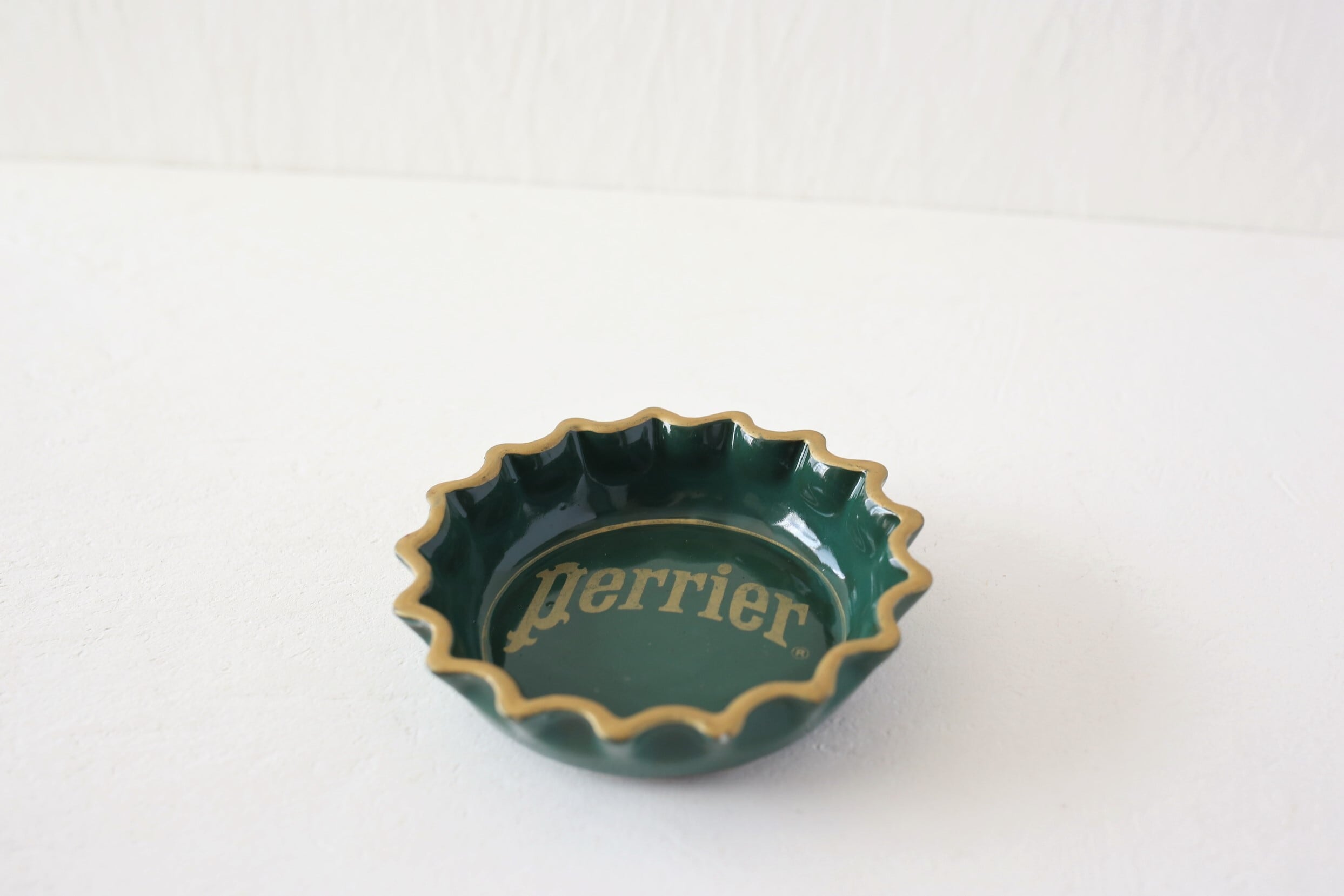 フランス アンティーク ヴィンテージ ペリエ Perrier 王冠型 灰皿 N