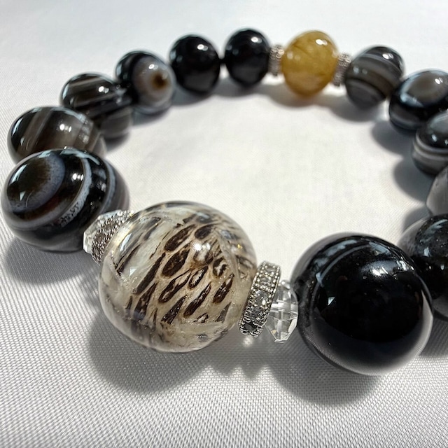 ハブ皮珠パワーストーンブレスレット（金運・魔除け）