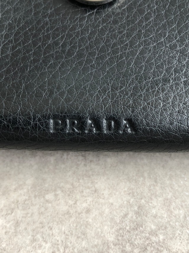PRADA プラダ 財布 ブラック バックルモチーフ レザー vintage ヴィンテージ オールド k574bi