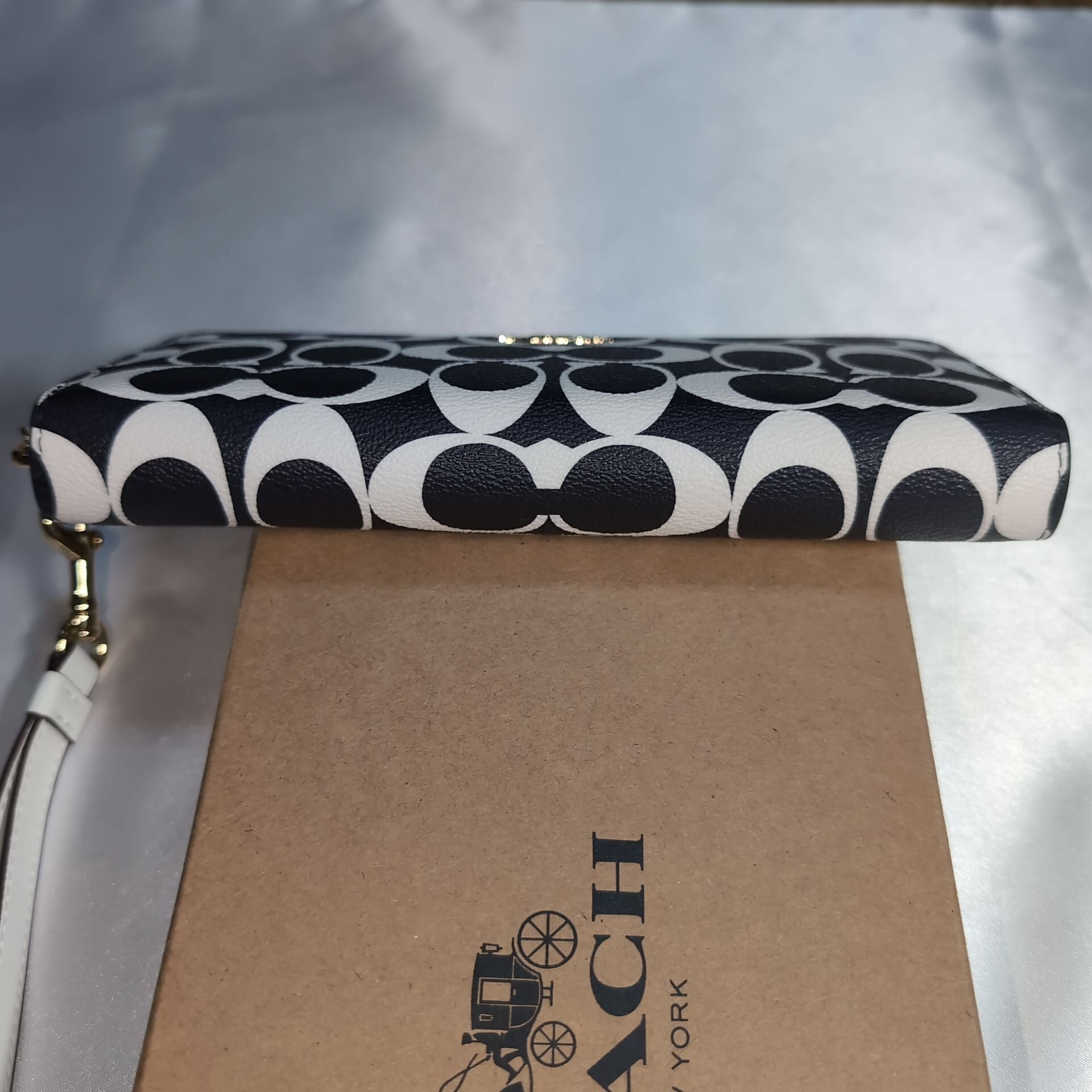 買付け COACH モノグラム長財布 ホワイト/ブラック 【公式通販】