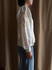 sculptural embroidery puff sleeve shirt-5275-6