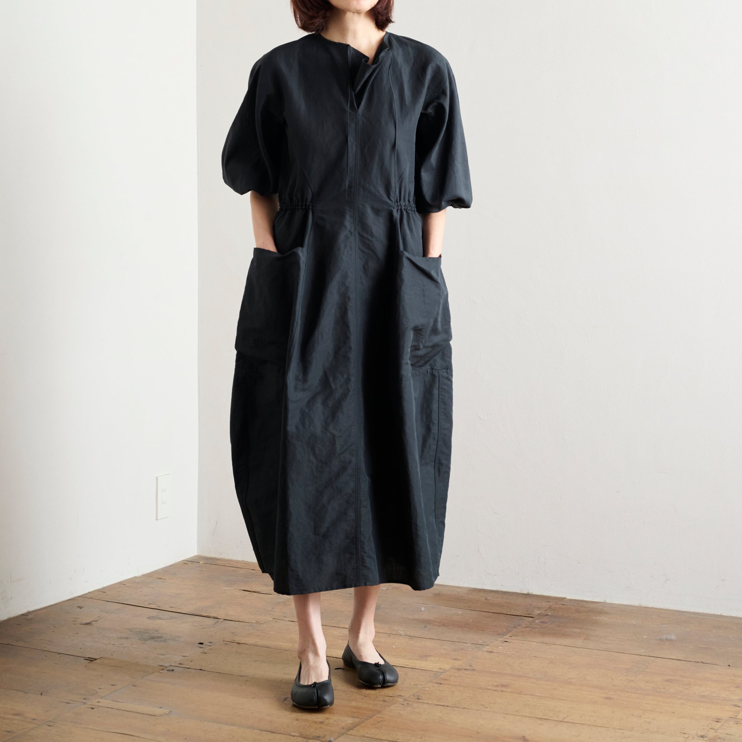 TENNE HANDCRAFTED MODERN テンハンドクラフテッドモダン volume sleeve dress | les trois  entrepôts / レ トロワ アントゥルプ powered by BASE