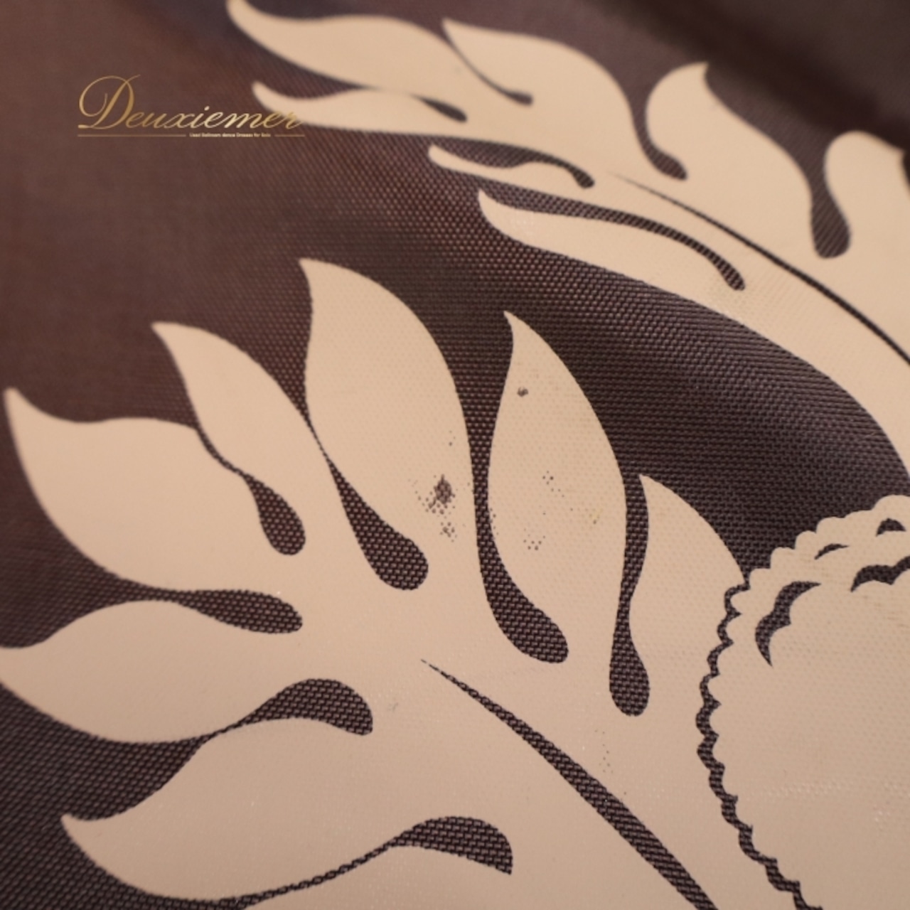 フラダンス 小物 ガーメントバック ブラウン系 マカマカ MakaMaka バッグ 茶 ハワイアンプリント 不織布 ダンス小物 ファスナー 持ち運び 練習 レッスン イベント 発表会