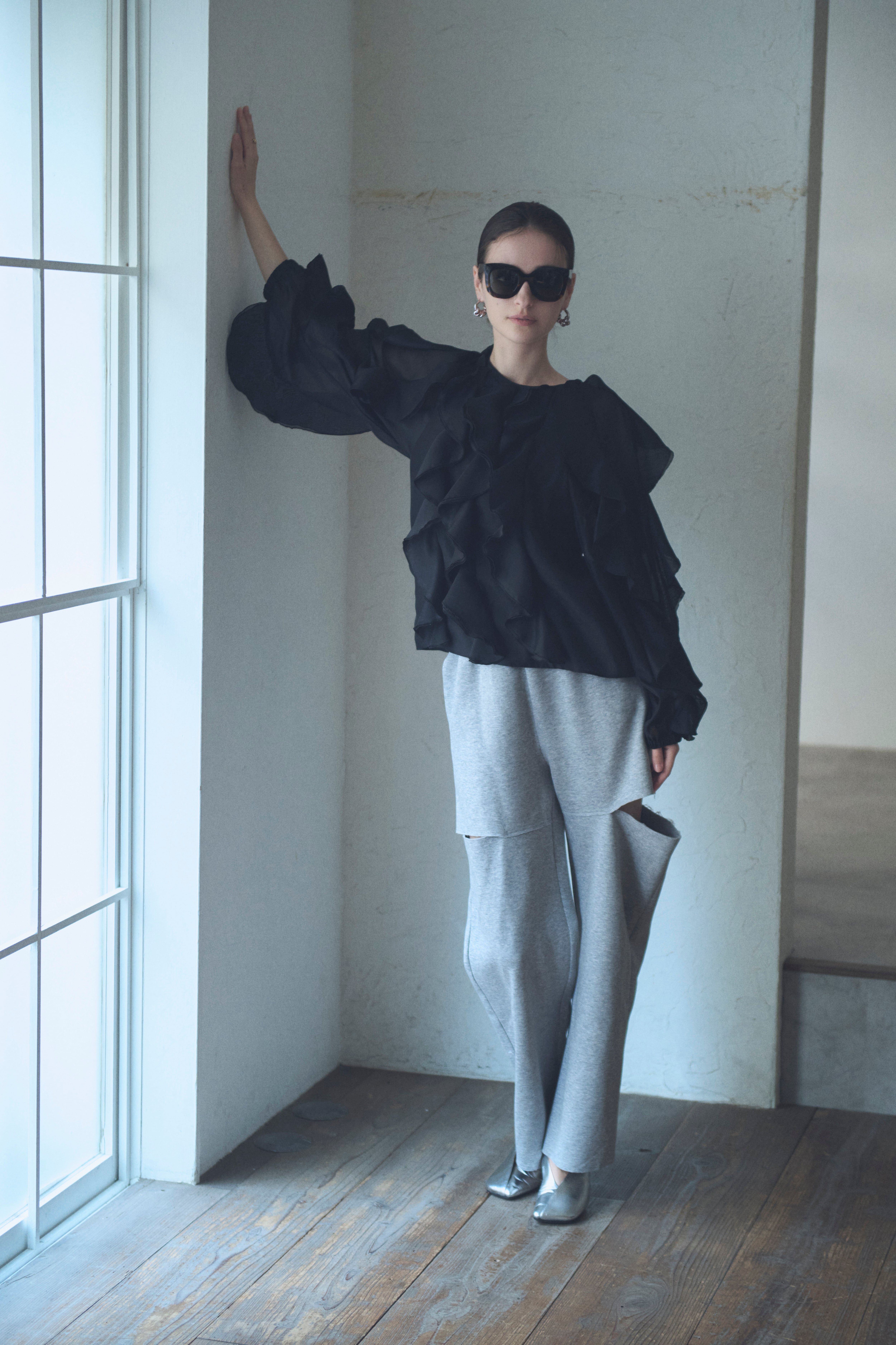 パンツ Bluelea Side slit sweatpants Black M 予約】5/22(FRI)21:00—Side slit sweatpants | Bluelea