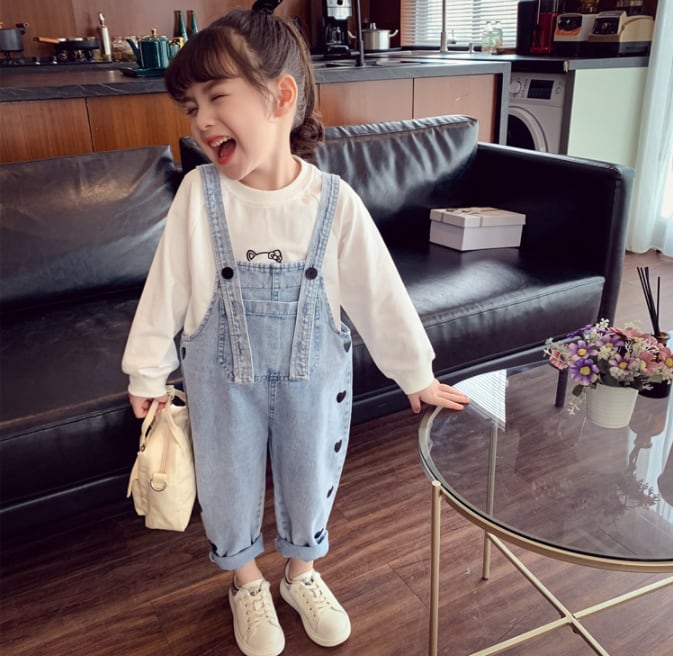 ハートがキュート 韓国子供服 デニム サロペット オールインワン サロペット 子供服 女の子 キッズファッション 子ども服 オーバーオール パンツ ズボン つなぎ デニム ハート かわいい カジュアル ゆったり 春 夏 秋 冬 90cm 100cm 110cm 1cm 130cm 140cm 150cm 送料