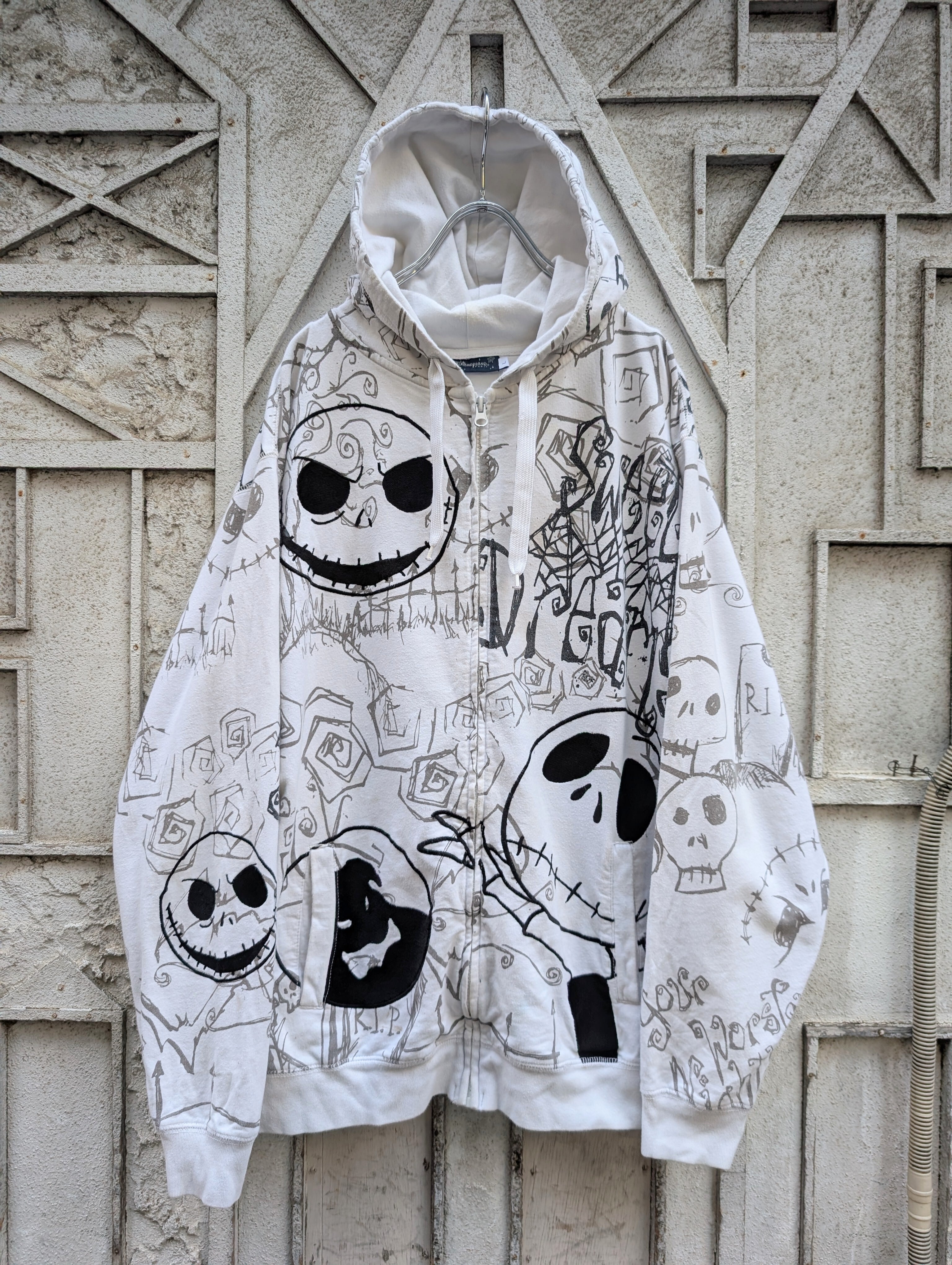 "NIGHTMARE BEFORE CHRISTMAS" zip up hoodie