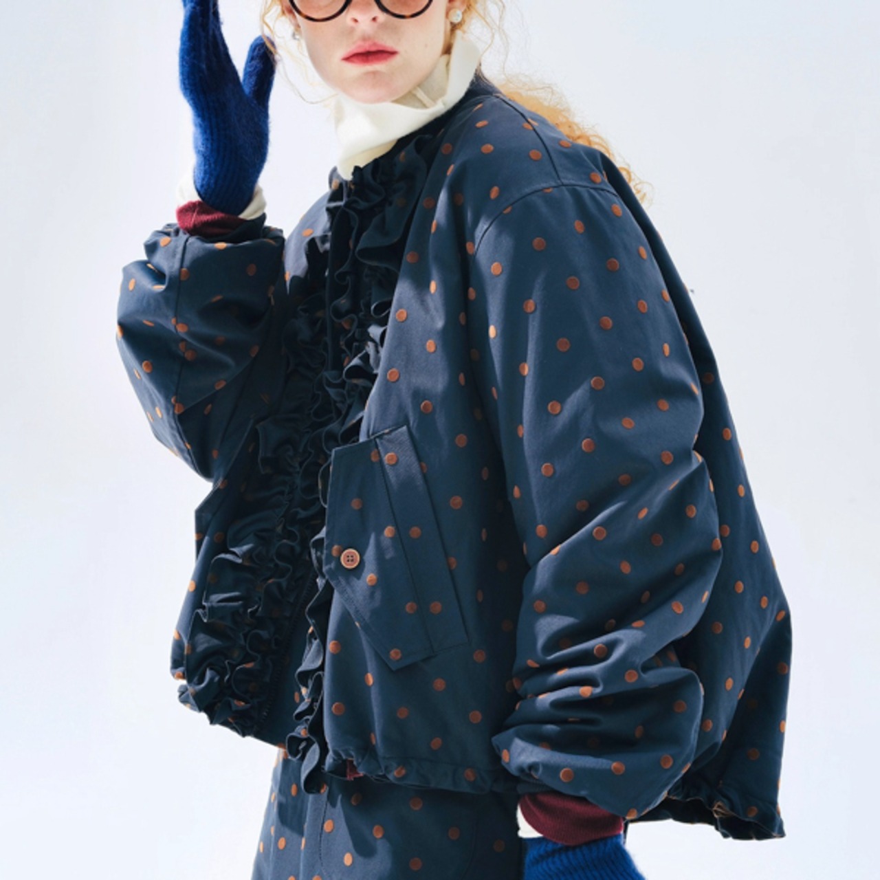 【2olor】フリルが踊るドット柄アート系ジップブルゾン 《i0821》