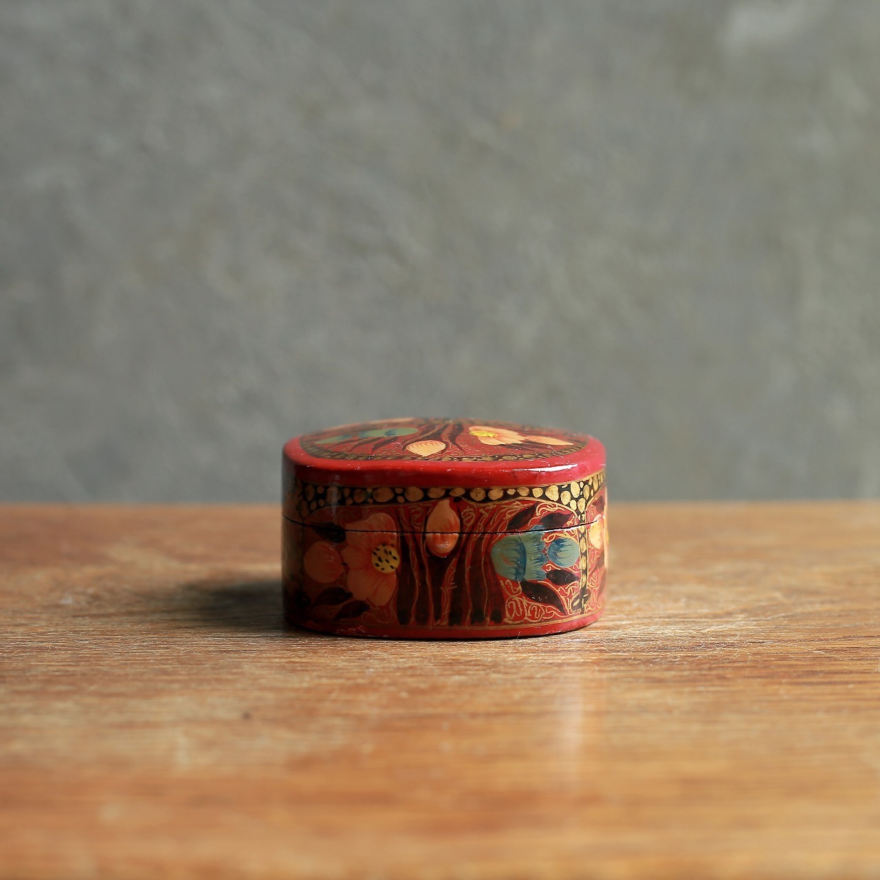 鮮やかで魅惑的な花がらが美しい、ペーパーマッシュ