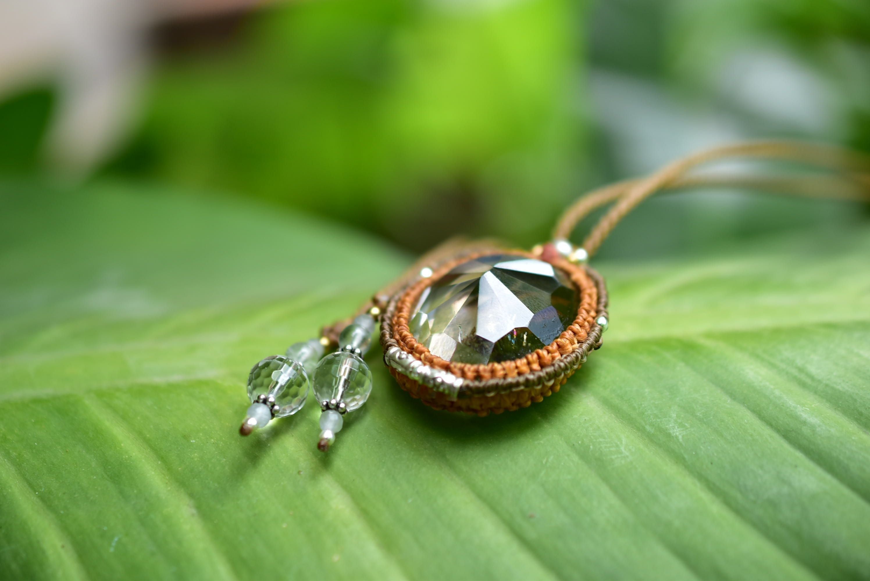 シェルスモーキークォーツ・オパールのマクラメネックレス