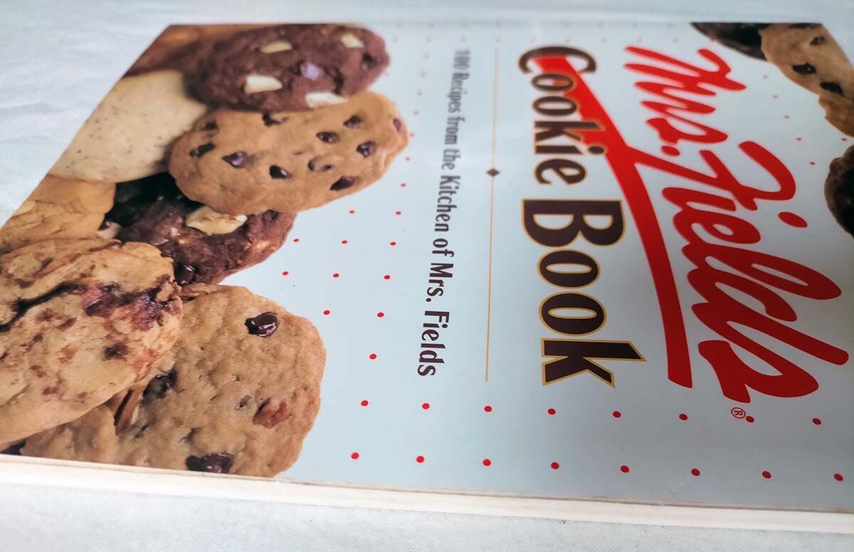 洋書レシピ本】Mrs. Fields Cookie Book: クッキー・ケーキレシピ100