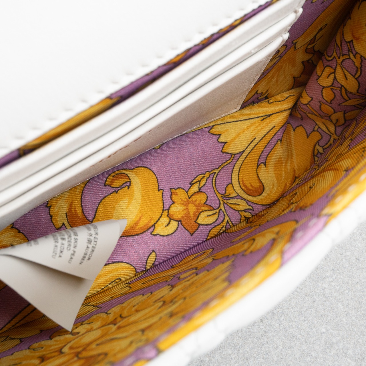 ヴェルサーチ ヴィルトゥス キルティング ショルダーバッグ