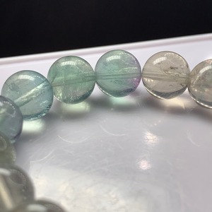 A32.変わった色合いグラデーション風フローライトブレスレット
