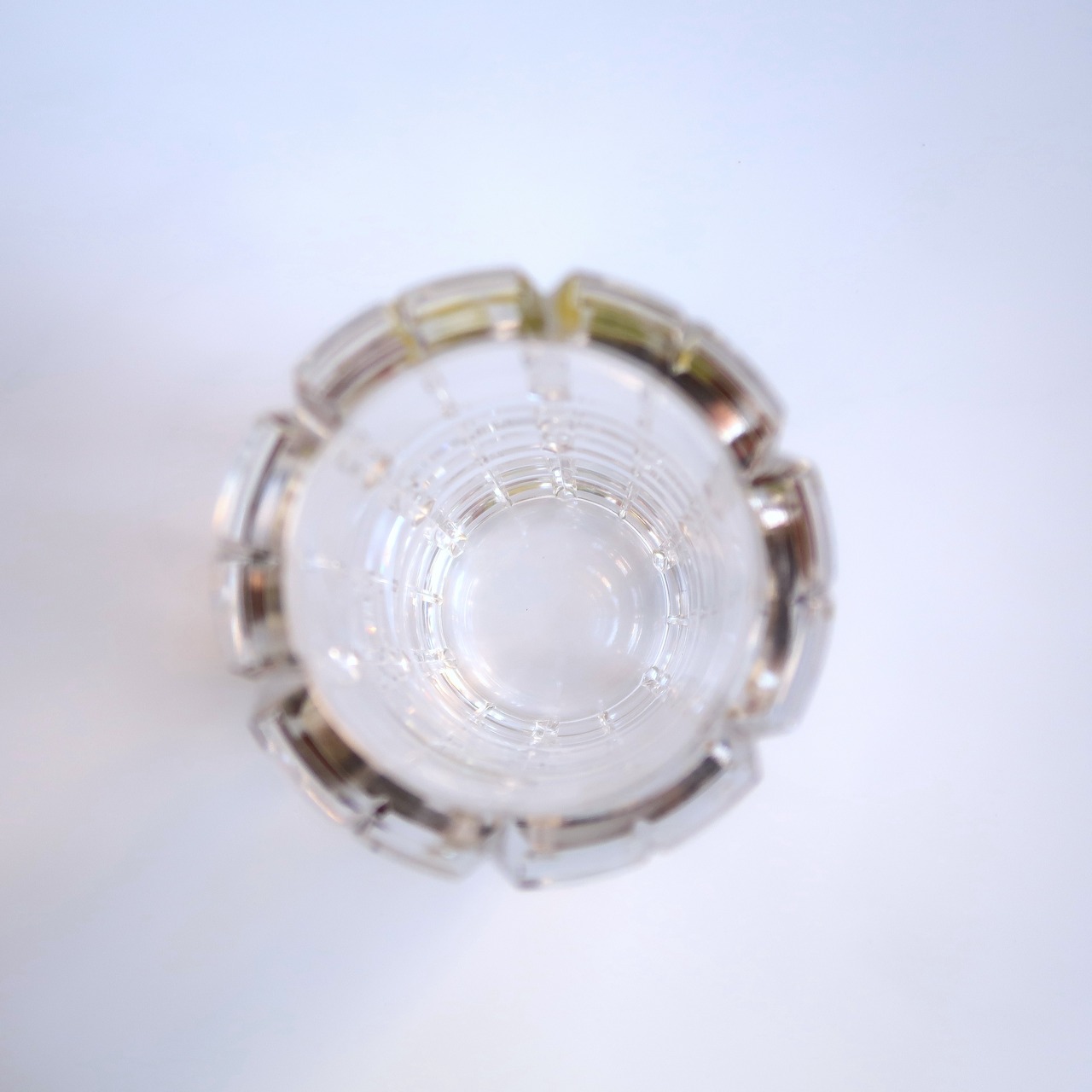 クリアなガラスの花瓶