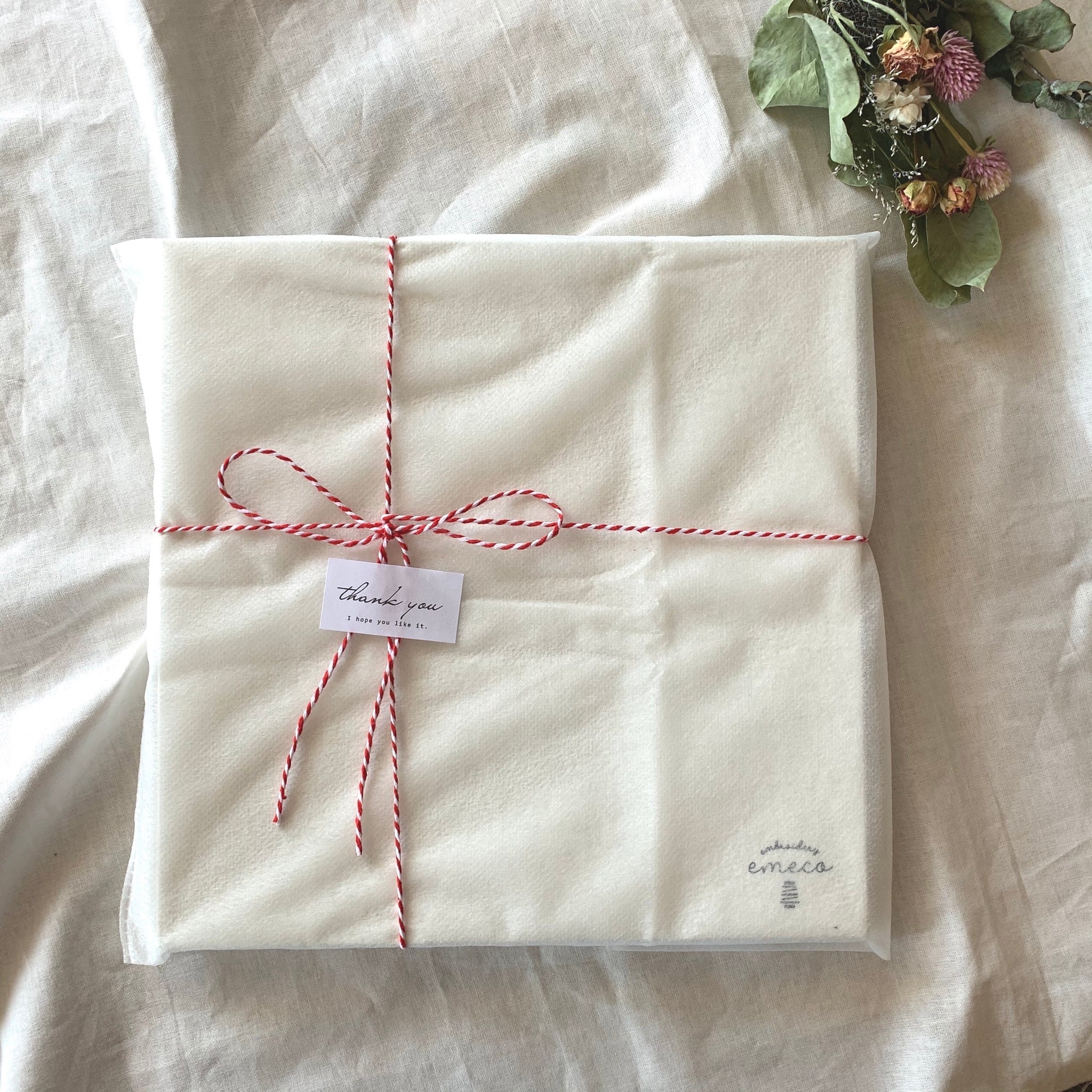 送料無料】刺繍命名書 / ピンク（フレーム・箱付） 出産祝い・初節句