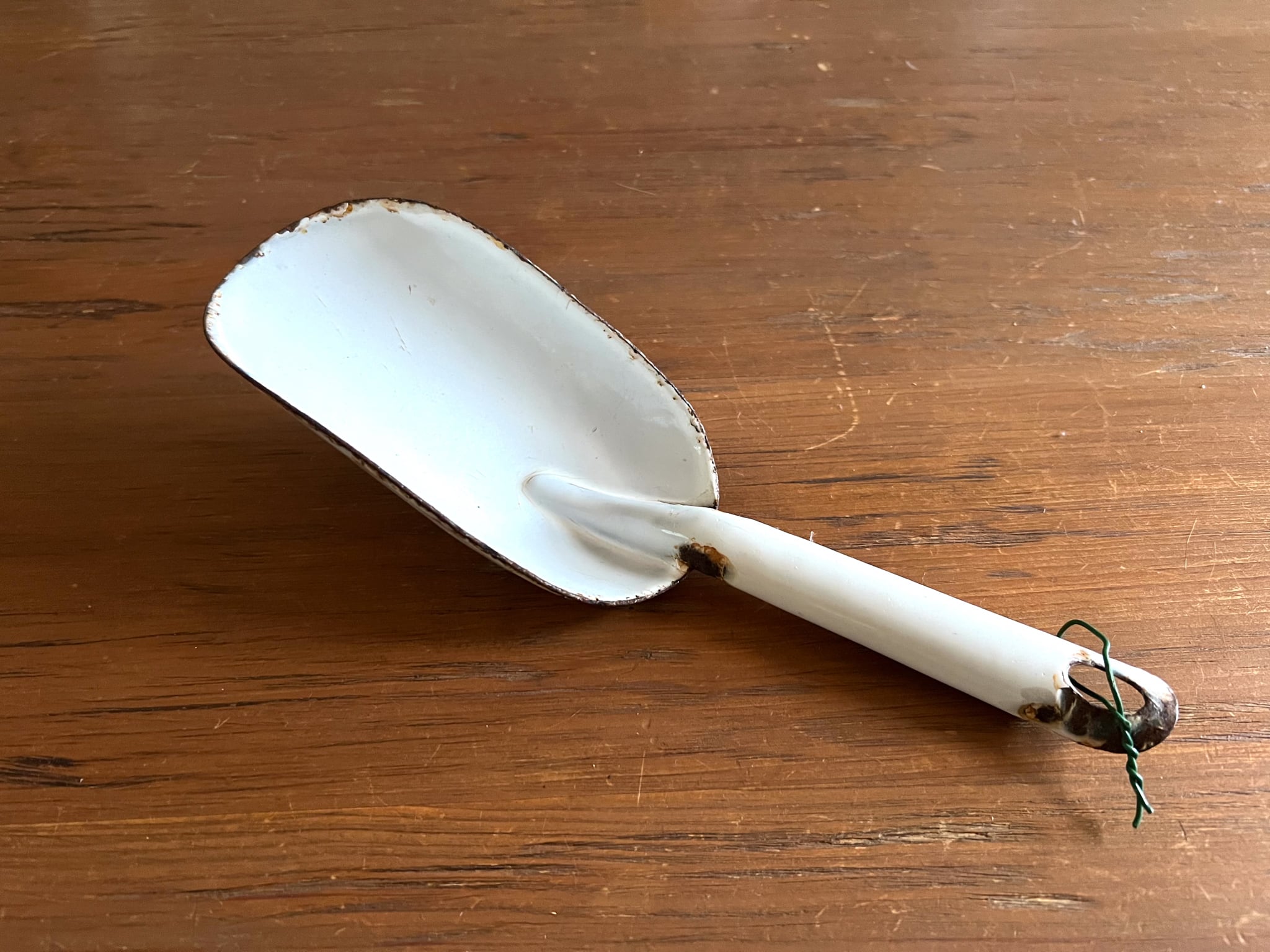 St Amand製 陶器のソープディッシュ フレンチアンティーク | Petite Clé