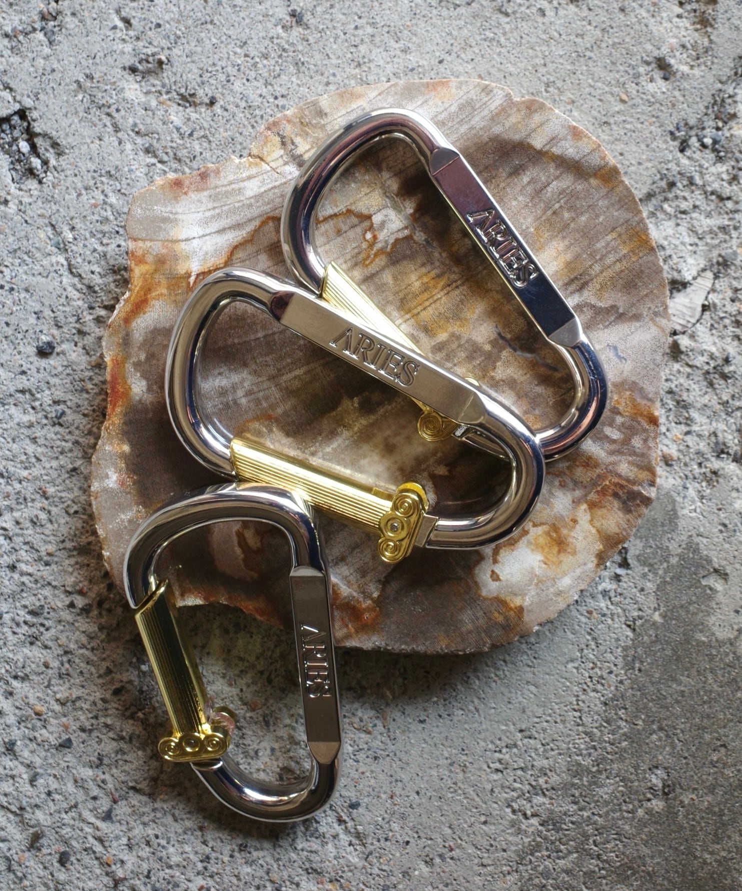 ARIES / AR90024.05 COLUMN CARABINER (SILVER / GOLD) | AfterSchool