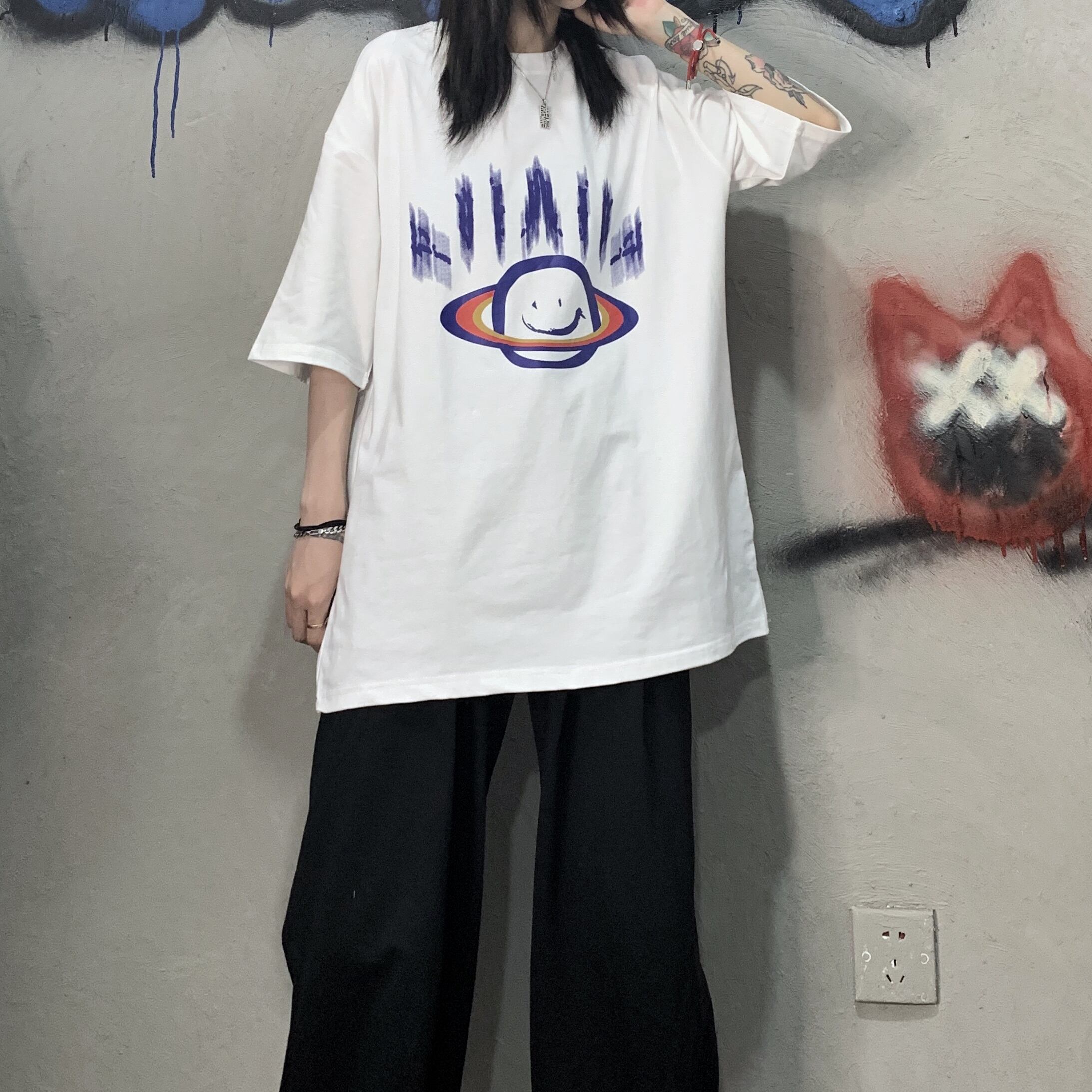 送料無料】KOREA オーバーサイズ土星くんプリント柄ルーズTシャツ