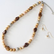 セットアップで気分上がる！数量限定 チョコレート パール ネックレス ＆ 耳物 セット ne1136